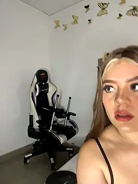 Jullieetta online show from October 2025 11:41:02 AM