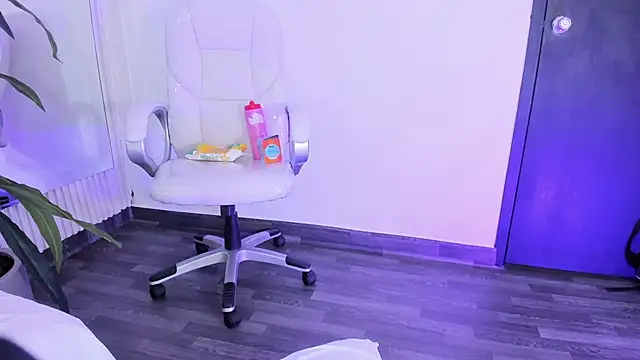 EriKlein online show from October 2025 10:51:02 PM