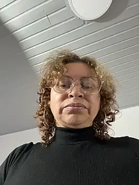 Snapshot of SheraHadee chatting on October 2025 01:16:02 AM SheraHadee online show from October 2025 01:16:02 AM