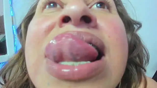 Snapshot of SheraHadee chatting on October 2025 06:25:02 PM SheraHadee online show from October 2025 06:25:02 PM