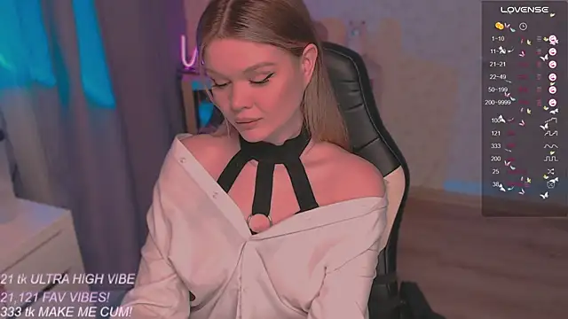 VeronaAura online show from October 2025 09:36:01 PM