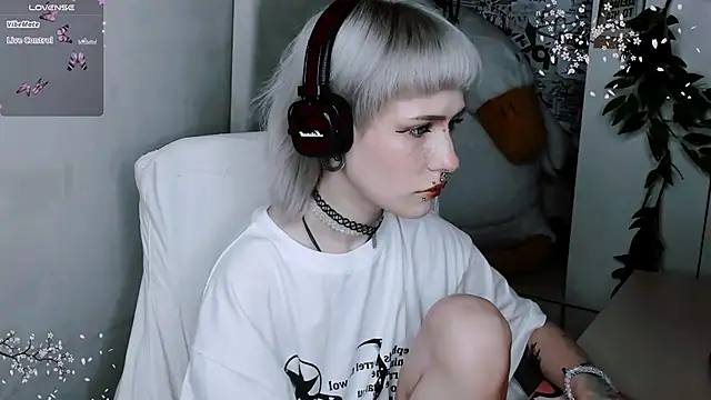 Snapshot of say_mary chatting on November 2025 04:51:02 PM say mary online show from November 2025 04:51:02 PM