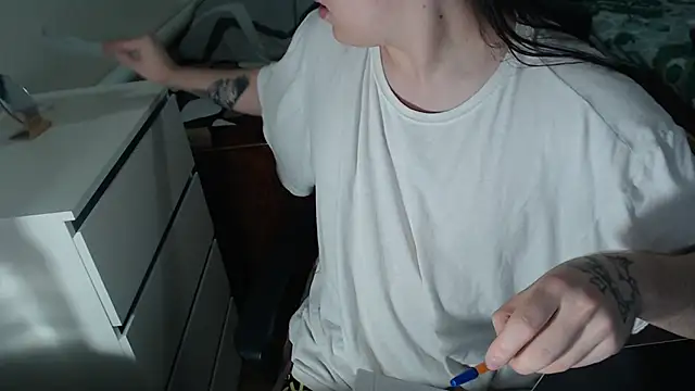 EvaMiron online show from October 2025 10:16:02 AM