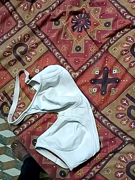 Snapshot of heartbroke13 chatting on February 2025 03:22:01 AM heartbroke13 online show from February 2025 03:22:01 AM