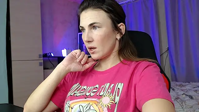 Snapshot of Daniela_Cooperr chatting on October 2025 06:19:02 PM Daniela Cooperr online show from October 2025 06:19:02 PM