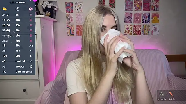 Snapshot of pawpaws chatting on October 2025 06:33:01 AM pawpaws online show from October 2025 06:33:01 AM