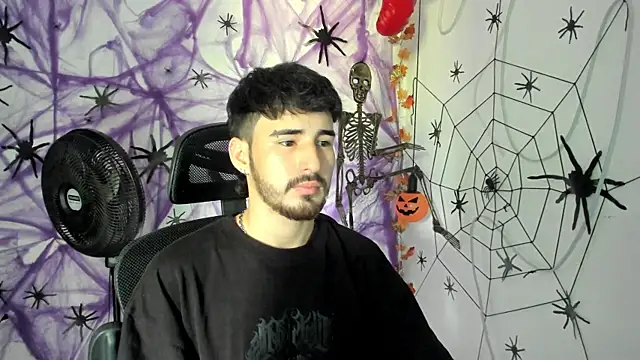 Snapshot of DmitriSanders chatting on November 2025 03:45:02 PM DmitriSanders online show from November 2025 03:45:02 PM