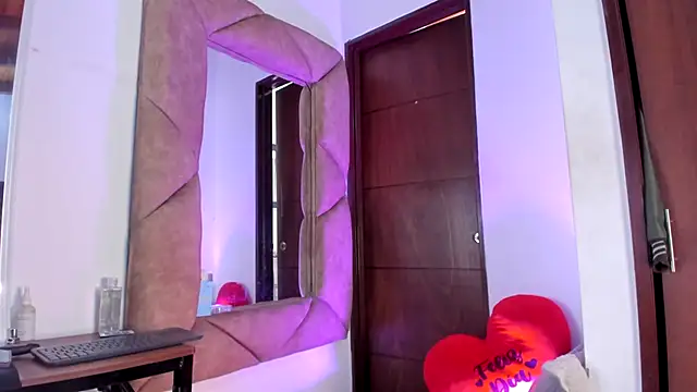 naatashamendozaa online show from September 2025 04:00:01 PM