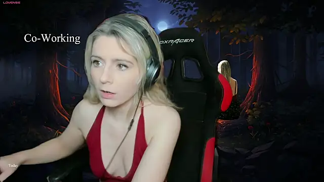 Snapshot of Lisaonthemoon chatting on February 2025 04:53:02 PM Lisaonthemoon online show from February 2025 04:53:02 PM