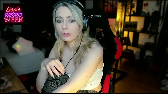 Snapshot of Lisaonthemoon chatting on February 2025 08:03:01 PM Lisaonthemoon online show from February 2025 08:03:01 PM