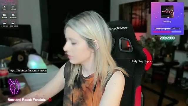 Snapshot of Lisaonthemoon chatting on March 2025 04:22:02 PM Lisaonthemoon online show from March 2025 04:22:02 PM