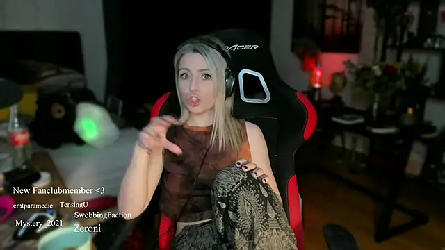 Snapshot of Lisaonthemoon chatting on March 2025 07:26:02 PM Lisaonthemoon online show from March 2025 07:26:02 PM