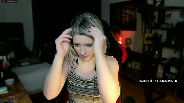 Snapshot of Lisaonthemoon chatting on March 2025 05:35:02 PM Lisaonthemoon online show from March 2025 05:35:02 PM