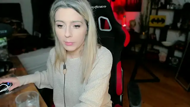 Snapshot of Lisaonthemoon chatting on March 2025 06:12:02 PM Lisaonthemoon online show from March 2025 06:12:02 PM