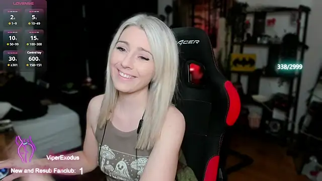 Snapshot of Lisaonthemoon chatting on March 2025 04:34:02 PM Lisaonthemoon online show from March 2025 04:34:02 PM