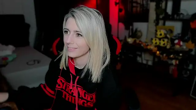 Snapshot of Lisaonthemoon chatting on September 2025 05:49:01 PM Lisaonthemoon online show from September 2025 05:49:01 PM