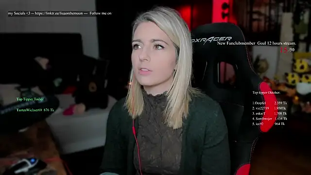 Snapshot of Lisaonthemoon chatting on October 2025 07:34:01 PM Lisaonthemoon online show from October 2025 07:34:01 PM