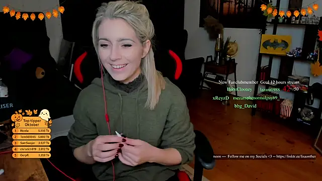 Snapshot of Lisaonthemoon chatting on October 2025 07:25:01 PM Lisaonthemoon online show from October 2025 07:25:01 PM