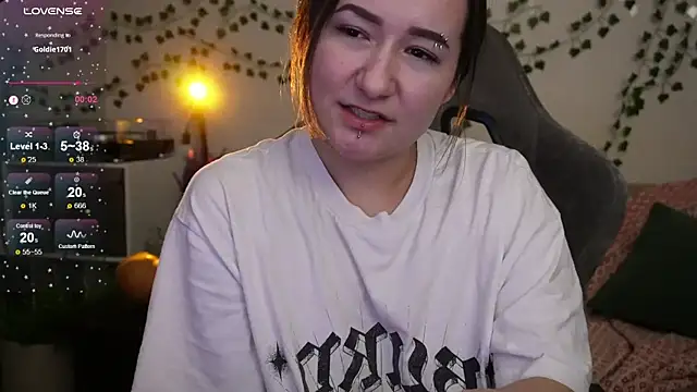 Snapshot of Megan__Hart chatting on November 2025 02:21:01 AM Megan Hart online show from November 2025 02:21:01 AM