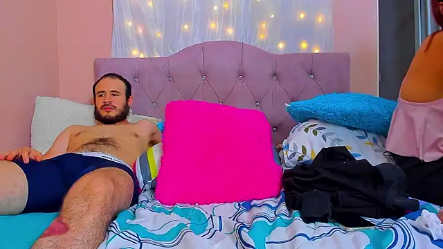 Snapshot of CoupleLatinXXX chatting on February 2025 11:33:02 PM CoupleLatinXXX online show from February 2025 11:33:02 PM