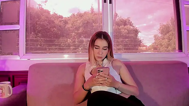 Lezy  online show from October 2025 01:50:01 PM