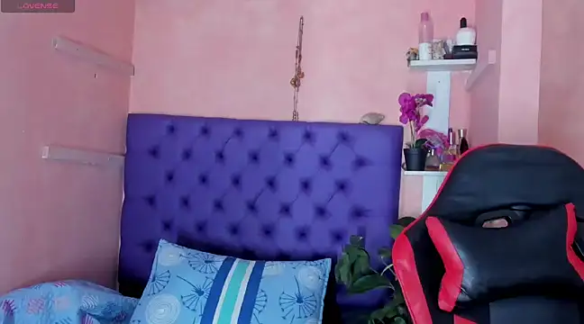 Cloeandtyfanny online show from December 2024 05:45:01 AM
