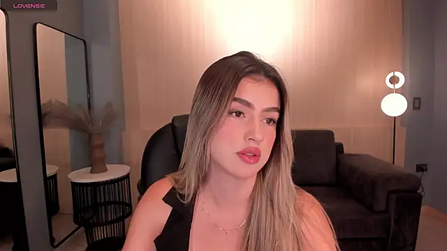 PaulinaSantos  online show from March 2025 07:25:01 PM