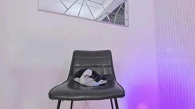 Mell Saenz online show from November 2025 02:06:01 PM