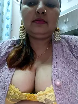 Snapshot of Dianaa9 chatting on December 2024 04:51:01 PM Dianaa9 online show from December 2024 04:51:01 PM