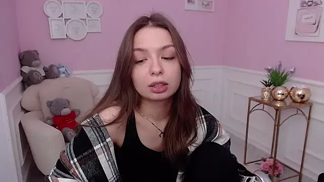 LucySkilar online show from October 2025 10:00:02 AM