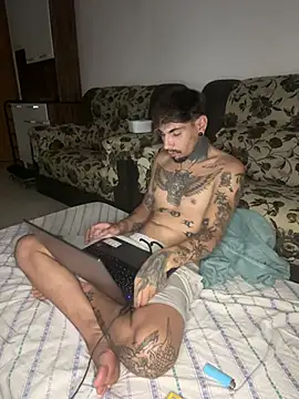 Snapshot of PitbullDiablo1 chatting on February 2025 05:16:01 AM PitbullDiablo1 online show from February 2025 05:16:01 AM