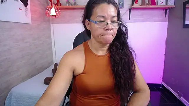 Snapshot of MaturePure chatting on October 2025 11:02:01 PM MaturePure online show from October 2025 11:02:01 PM