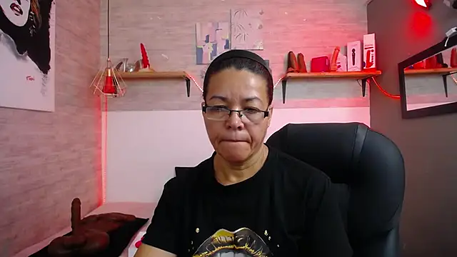 Snapshot of MaturePure chatting on October 2025 08:31:01 PM MaturePure online show from October 2025 08:31:01 PM