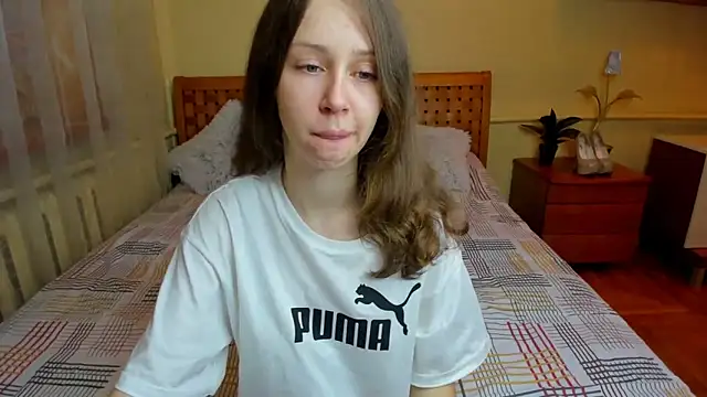 Snapshot of AfinaCutie chatting on October 2025 01:45:02 PM AfinaCutie online show from October 2025 01:45:02 PM