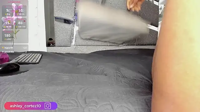 ashley crotez online show from February 2025 04:33:02 PM