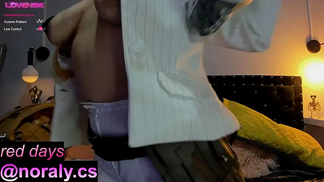 Snapshot of hey_noraly chatting on October 2025 04:33:01 AM hey noraly online show from October 2025 04:33:01 AM