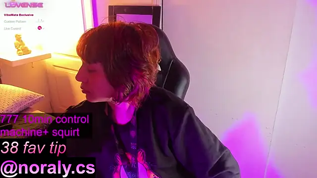 Snapshot of hey_noraly chatting on October 2025 04:02:01 AM hey noraly online show from October 2025 04:02:01 AM