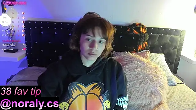 Snapshot of hey_noraly chatting on October 2025 04:04:01 AM hey noraly online show from October 2025 04:04:01 AM