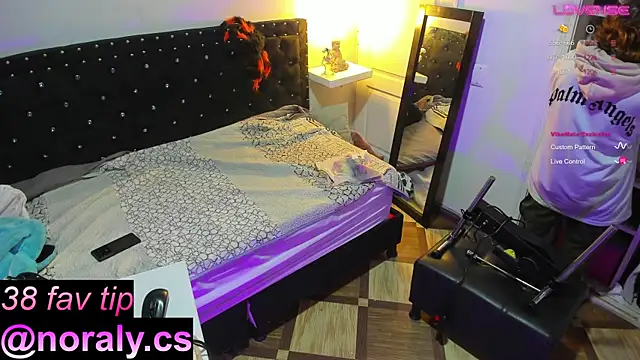 Snapshot of hey_noraly chatting on October 2025 04:04:02 AM hey noraly online show from October 2025 04:04:02 AM