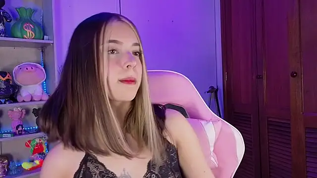 Snapshot of EmilyMiller_ chatting on September 2025 07:04:01 PM EmilyMiller online show from September 2025 07:04:01 PM