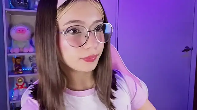 Snapshot of EmilyMiller_ chatting on October 2025 05:11:01 PM EmilyMiller online show from October 2025 05:11:01 PM