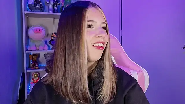 Snapshot of EmilyMiller_ chatting on October 2025 05:14:02 PM EmilyMiller online show from October 2025 05:14:02 PM