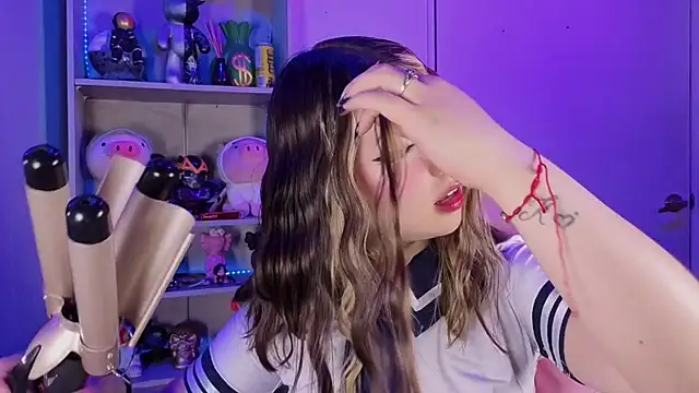 Snapshot of EmilyMiller_ chatting on October 2025 05:26:02 PM EmilyMiller online show from October 2025 05:26:02 PM