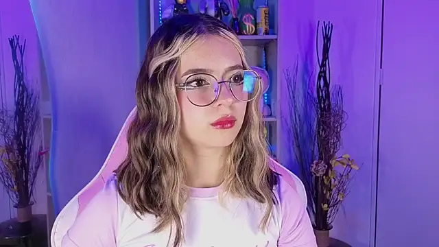 Snapshot of EmilyMiller_ chatting on October 2025 04:50:01 PM EmilyMiller online show from October 2025 04:50:01 PM