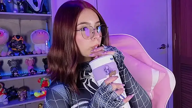 Snapshot of EmilyMiller_ chatting on November 2025 09:17:02 PM EmilyMiller online show from November 2025 09:17:02 PM