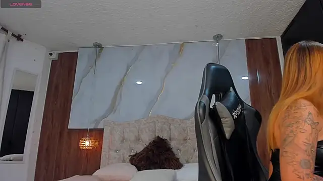 Snapshot of mia_18v chatting on November 2025 05:36:02 PM mia 18v online show from November 2025 05:36:02 PM