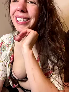 Snapshot of GillKelly chatting on October 2025 07:12:02 AM GillKelly online show from October 2025 07:12:02 AM