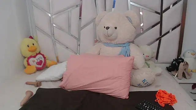 Snapshot of celestesouzalatin chatting on October 2025 08:40:01 PM celestesouzalatin online show from October 2025 08:40:01 PM