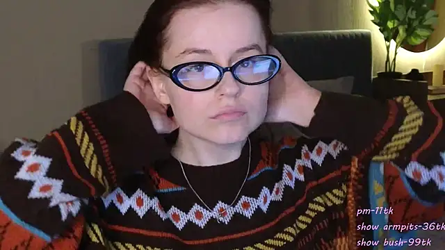 Snapshot of reb_luvng chatting on February 2025 02:43:01 PM reb luvng online show from February 2025 02:43:01 PM