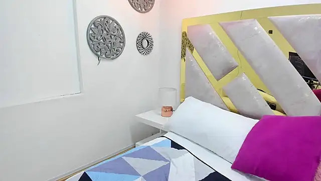 Oriana Guzman online show from February 2025 02:57:01 PM